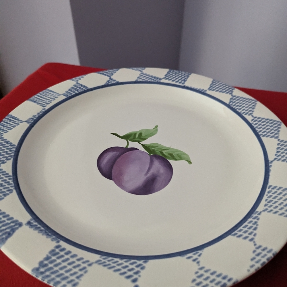 2 Dinner Plates - Picture 4 of 4